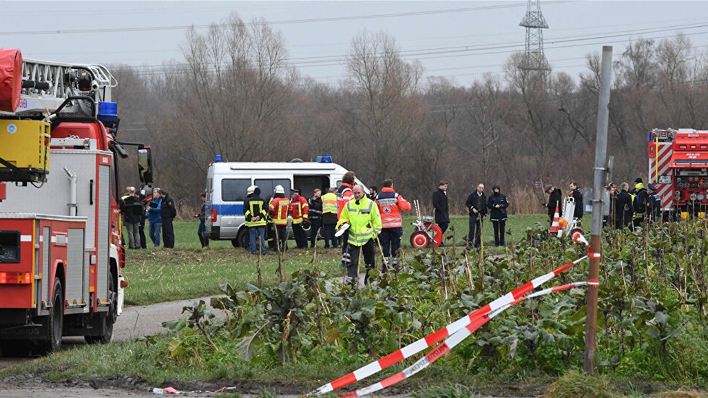 حادث مأساوي.. مقتل ثلاثة أشخاص بتحطم مروحية جنوبي ألمانيا (فيديو)