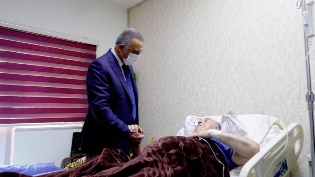 بعد تدهور حالته الصحية.. الكاظمي يزور اياد علاوي في احد مستشفيات بغداد (صور)