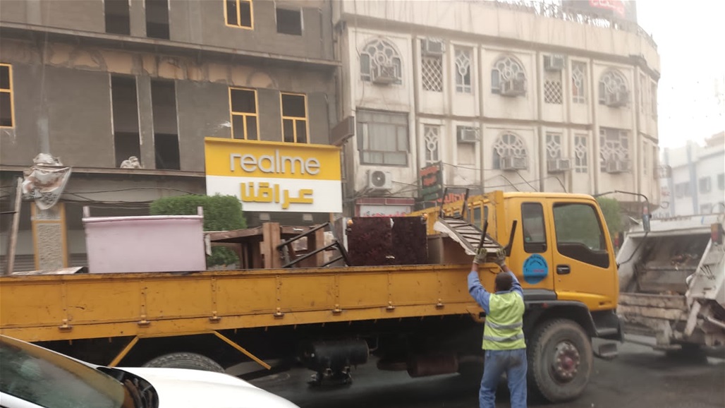 بالصور.. بلدية كربلاء تباشر بحملة لرفع التجاوزات في مركز المدينة