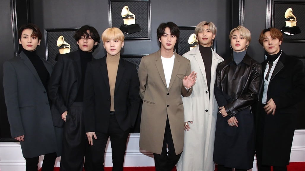 عضو ثانٍ من فرقة BTS يلتحق بالخدمة العسكرية