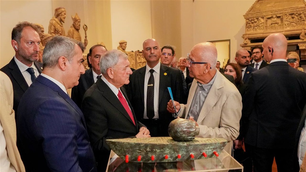 رئيس الجمهورية يتسلم قطعة أثرية عراقية تعود للحضارة الآشورية