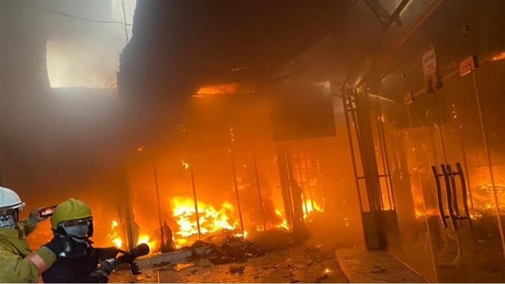 اخماد حريق اندلع في محال تجارية للأصباغ وسط بغداد