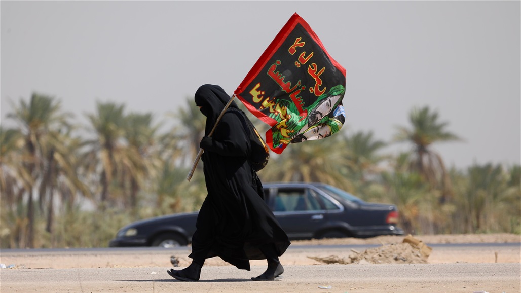 رغم حرارة الجو.. زوار الامام الحسين يواصلون المسير نحو كربلاء (صور)