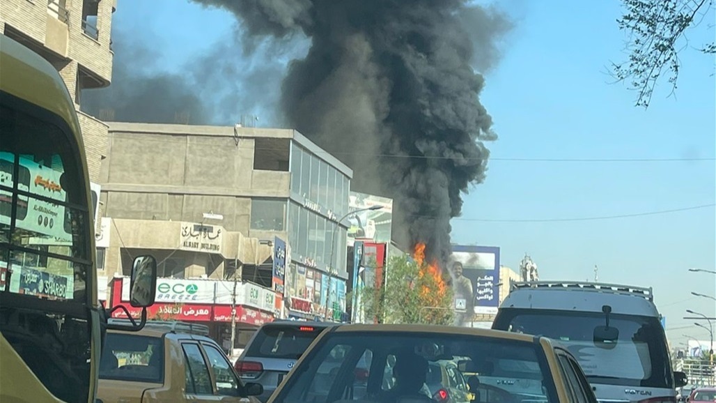 دخان اسود كثيف في سماء الكرادة.. النيران تلتهم مطعمًا ومحاولات لتطويقها (فيديو)