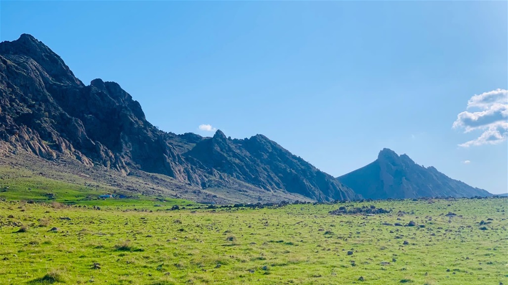 شاحنات كبيرة مغلقة وتحركات مريبة.. ماذا يحصل على جبل سنجار؟