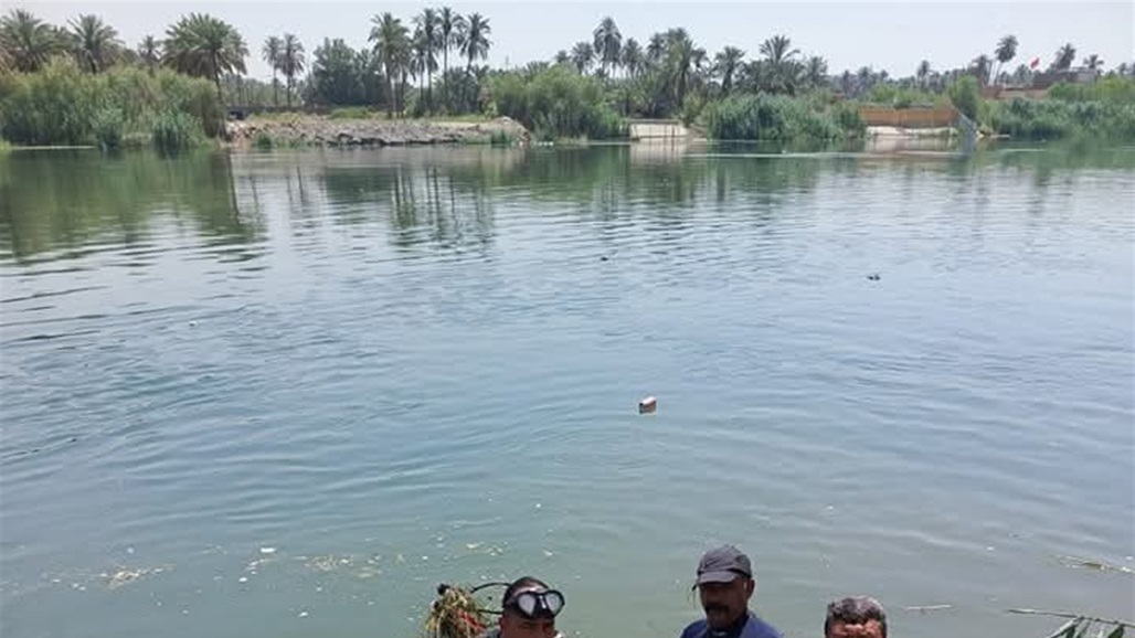 غواصو الشرطة النهرية ينتشلون جثة غريق في نهر الكوفة