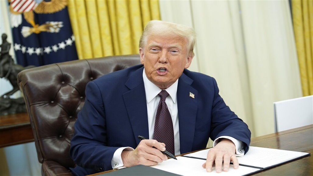 جدل في أمريكا يخص معيار ترامب الذهبي للعلم