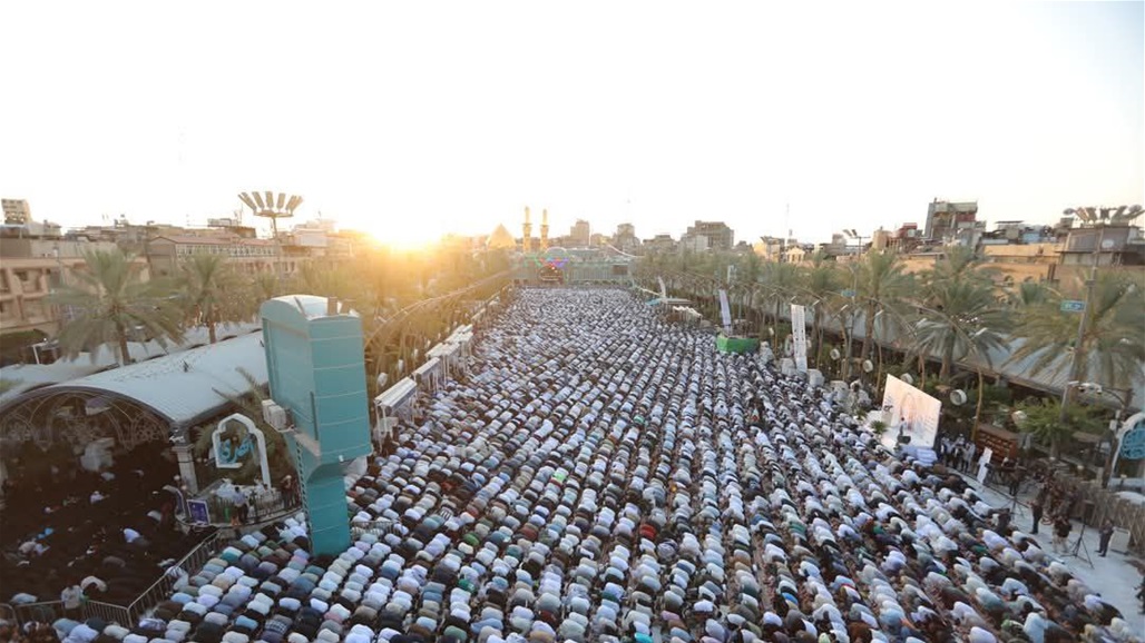 مشاهد من صلاة العيد بين الحرمين الشريفين في كربلاء (صور)