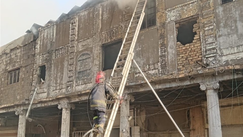 حريق بمعمل نجارة في شارع الرشيد.. والدفاع المدني تتدخل 