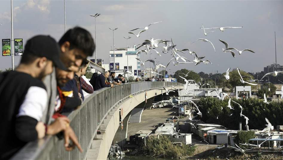 جسر الجادرية ببغداد يشهد محاولة انتحار لفتاة (فيديو)
