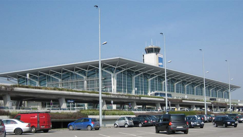 قبيل افتتاح الأولمبياد.. إخلاء مطار بازل-مولوز عند الحدود الفرنسية السويسرية لأسباب أمنية