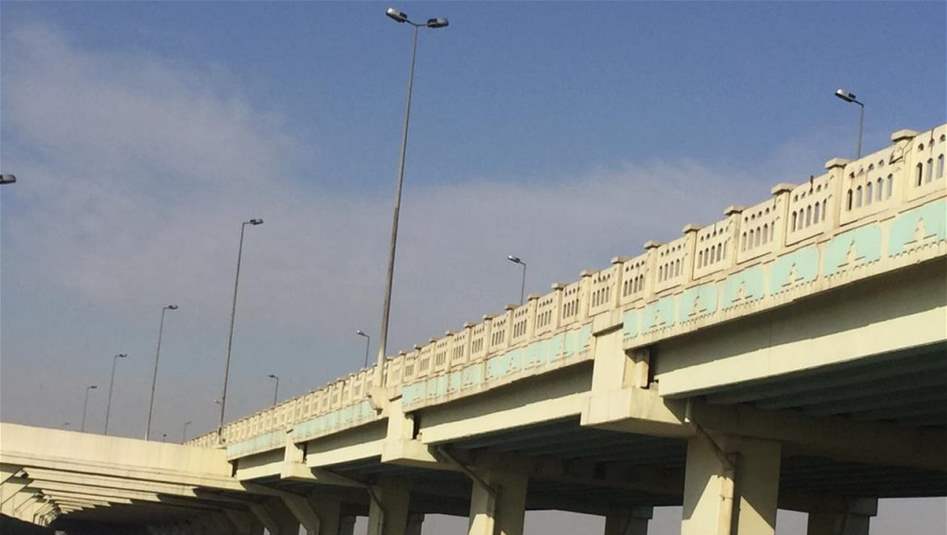 بالصور.. ما سببه اغلاق جسر حيوي وسط بغداد