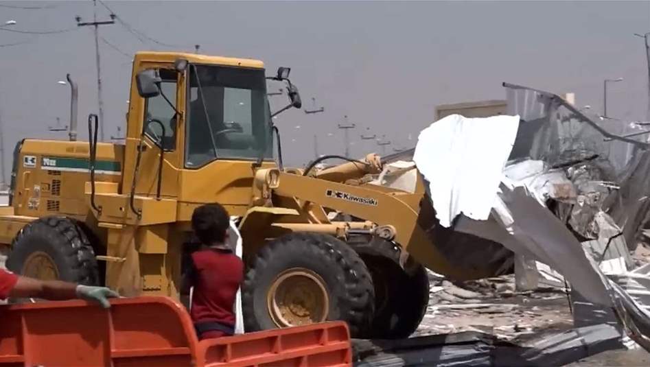 عشوائيات البصرة بين جرافات الإزالة وصرخات السكان 