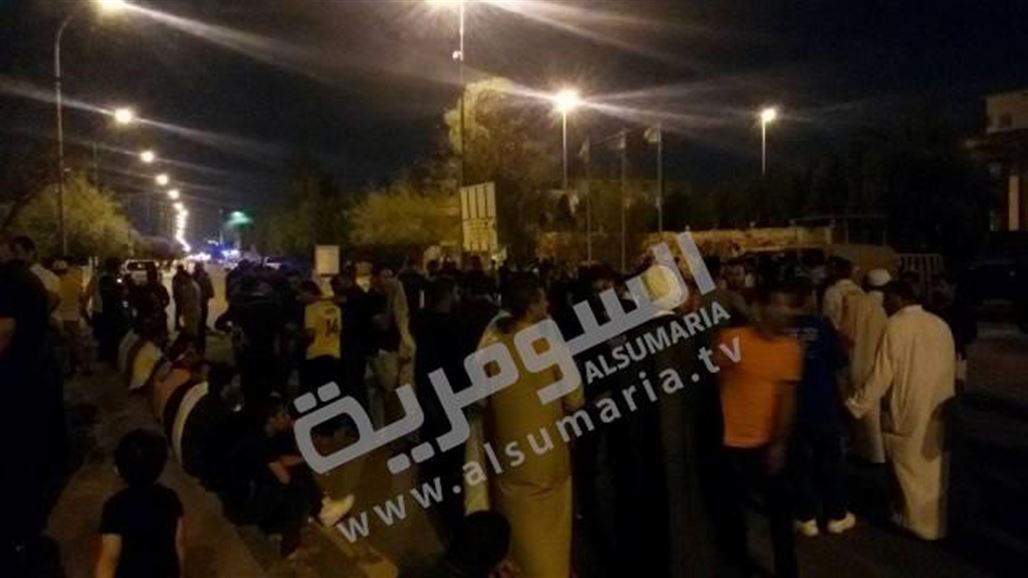 القوات الأمنية في البصرة تمنع محتجين غاضبين من اقتحام ديوان المحافظة