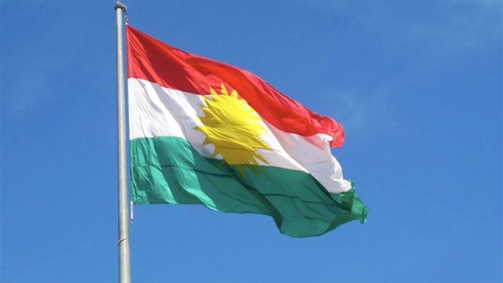 متظاهرون ينزلون أعلاما كردستانية عالية في مندلي ويرفعون العلم العراقي