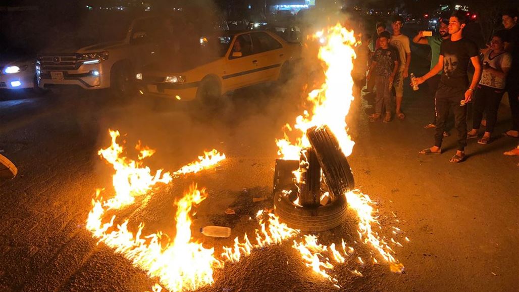 متظاهرون يحرقون الاطارات في الزعفرانية احتجاجا على تردي واقع الكهرباء