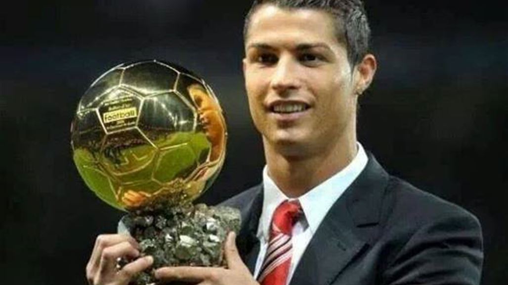 فيفا يتوج رونالدو أفضل لاعب في العالم  ويعلن عن تشكيلة عام 2013